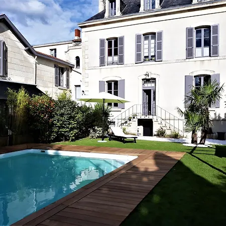 Maison La Porte Rouge 3* Niort