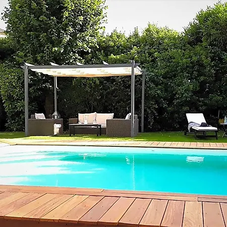 D'hotes Maison La Porte Rouge 4*