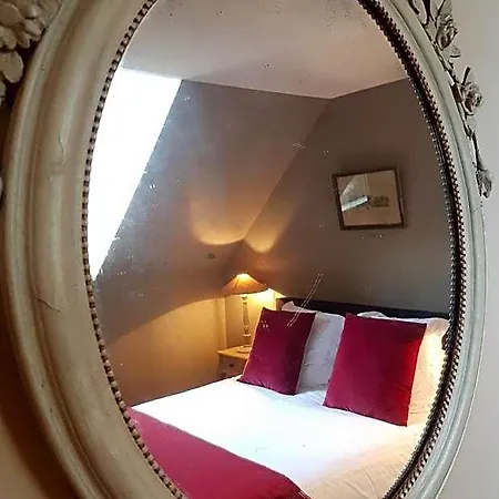D'hotes Maison La Porte Rouge 4*