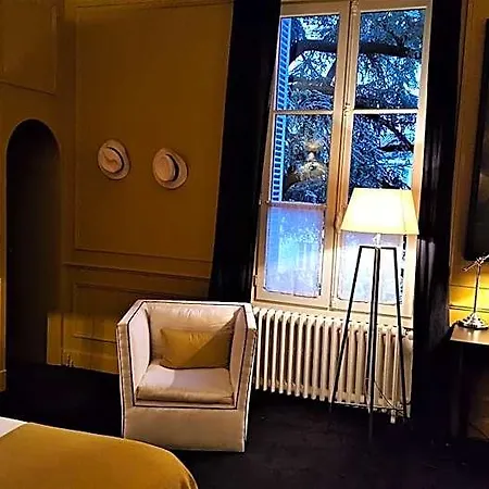 D'hotes Maison La Porte Rouge 4*