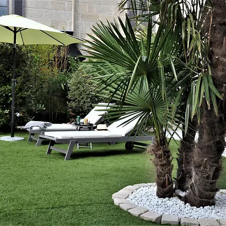 Maison La Porte Rouge Bed & Breakfast