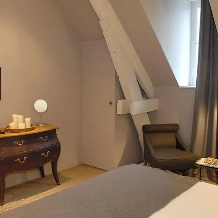 D'hotes Maison La Porte Rouge 4*