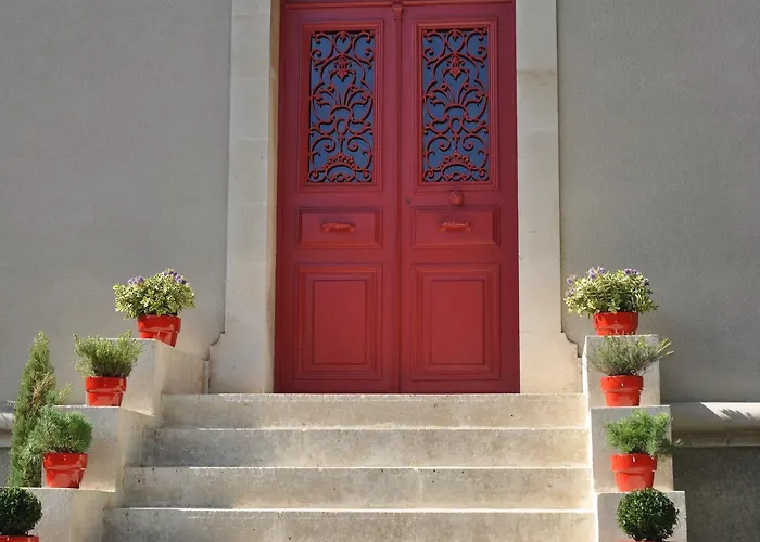 Maison La Porte Rouge Bed & Breakfast 4*