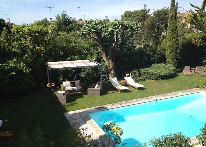 Bed & Breakfast Maison La Porte Rouge 4*