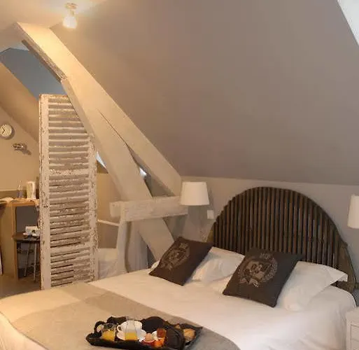 Maison La Porte Rouge Bed & Breakfast 4*