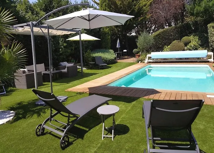 Maison La Porte Rouge Bed & Breakfast 4*