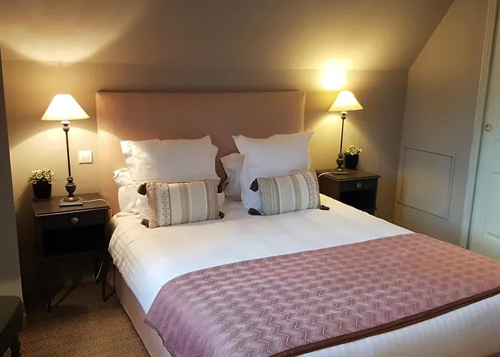 Maison La Porte Rouge Bed & Breakfast 4*